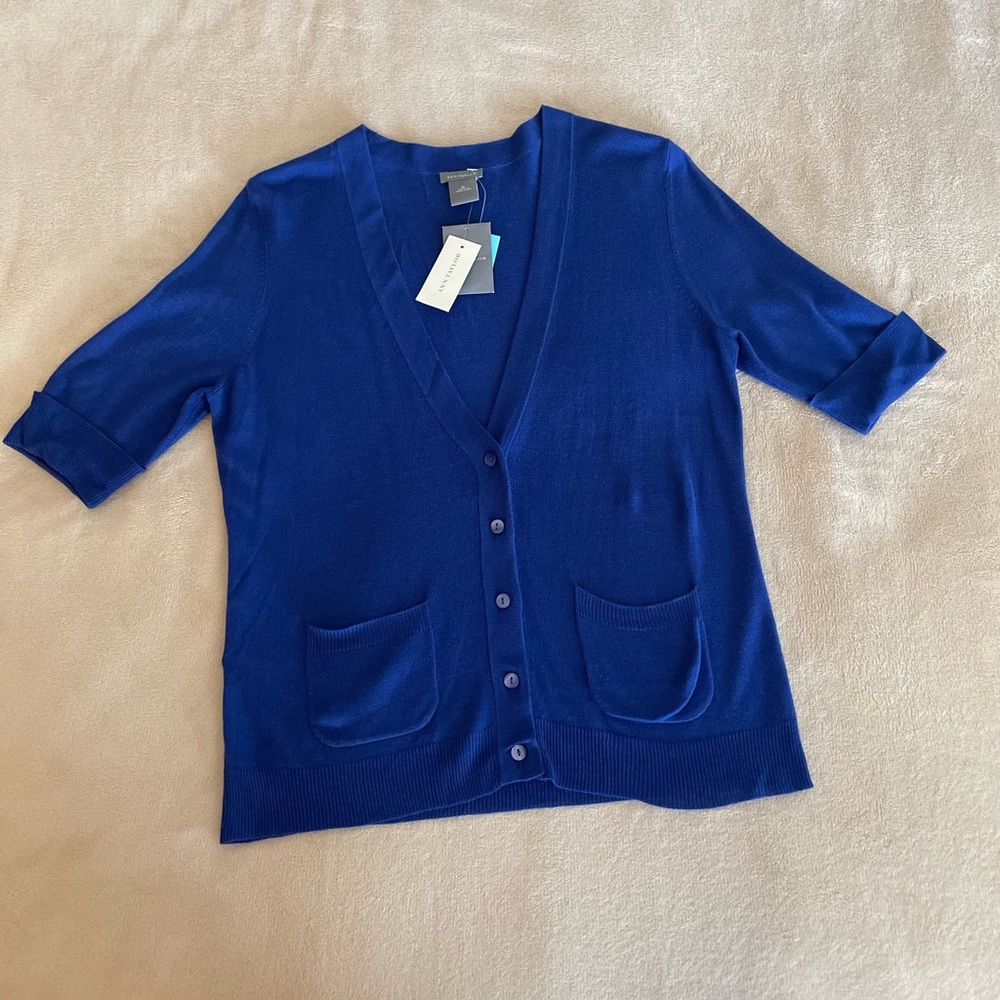 Ann Taylor Lightweight V-Neck Button Sweater - Size M - Picture 7 of 12